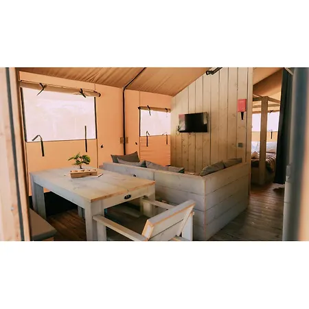 Camps - * Λορέτ Ντε Μαρ